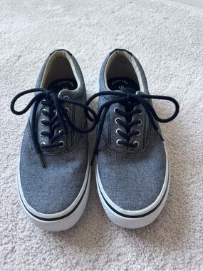 Casual Men's Gray Canvas Lace-Up Sneakers